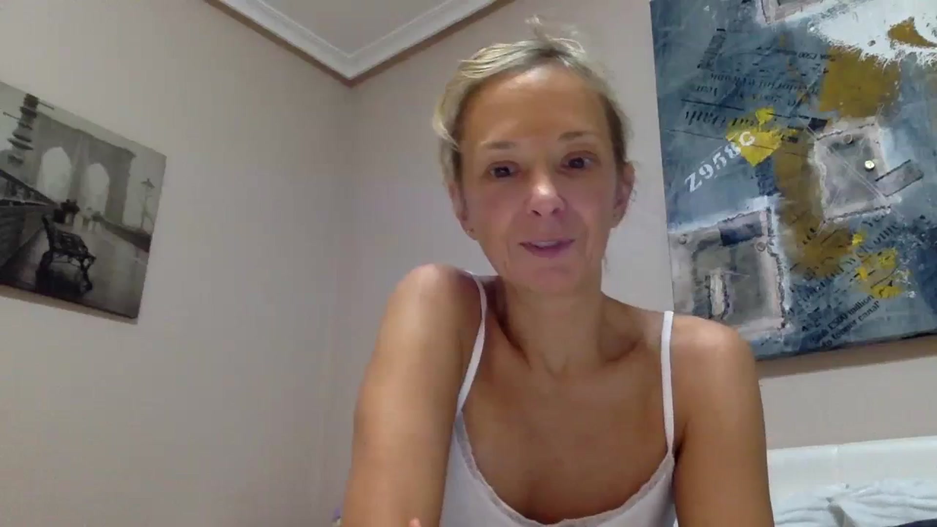Gallery image thumbnail from Aimeee555's myfreecams stream on, 10/07/2023, 19:19 image 6 of 20