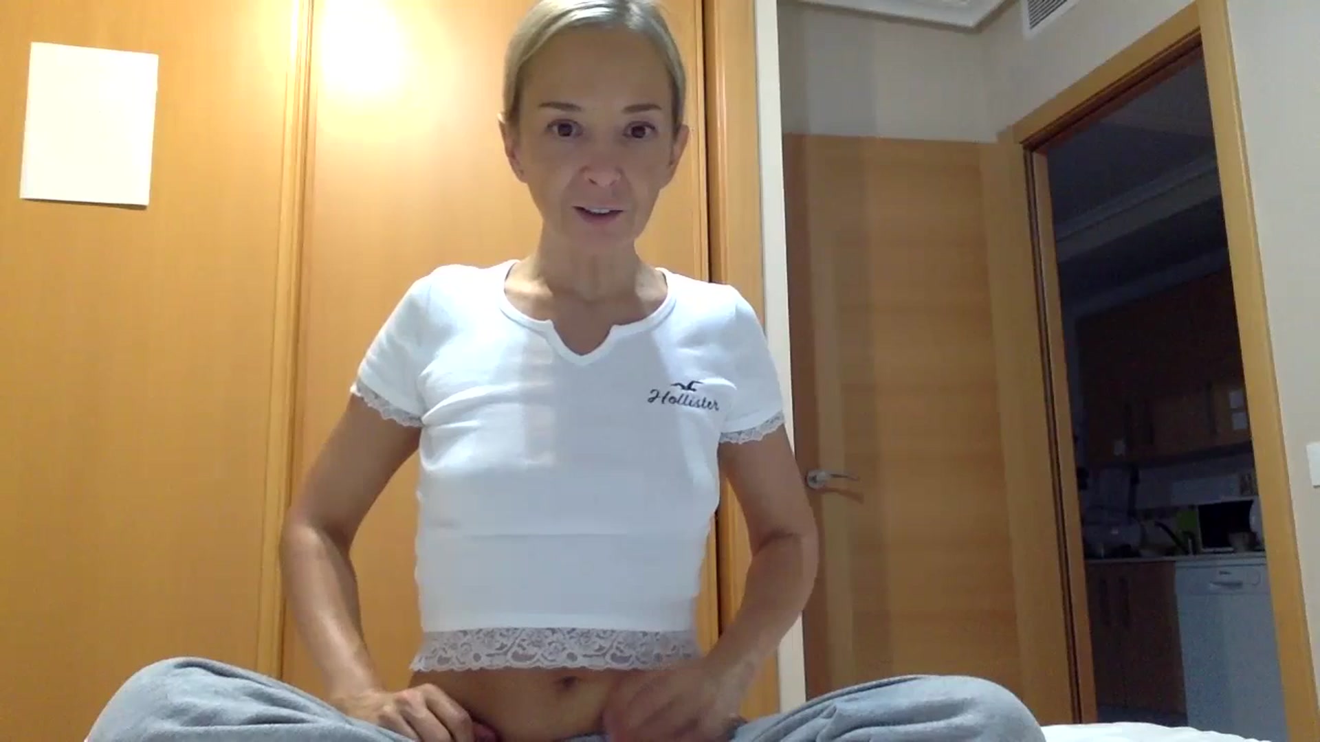 Gallery image thumbnail from Aimeee555's myfreecams stream on, 10/09/2023, 17:43 image 14 of 20