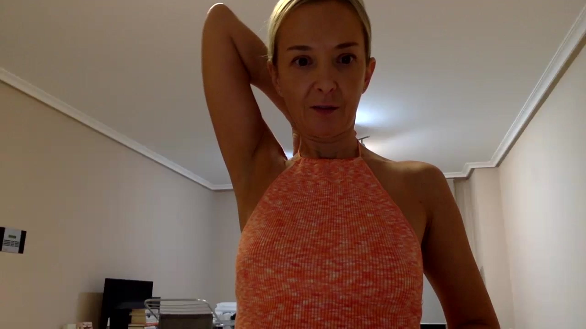 Gallery image thumbnail from Aimeee555's myfreecams stream on, 10/09/2023, 20:43 image 10 of 20