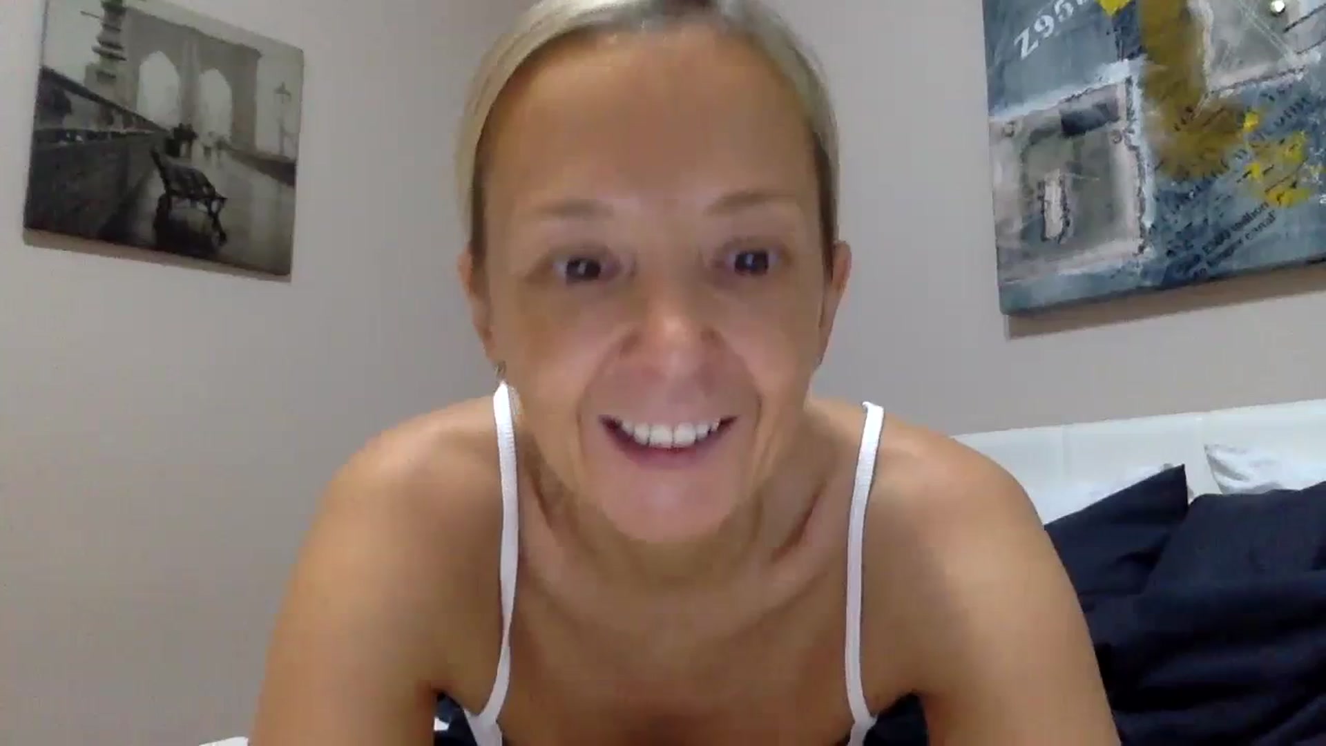 Gallery image thumbnail from Aimeee555's myfreecams stream on, 10/13/2023, 15:32 image 16 of 20