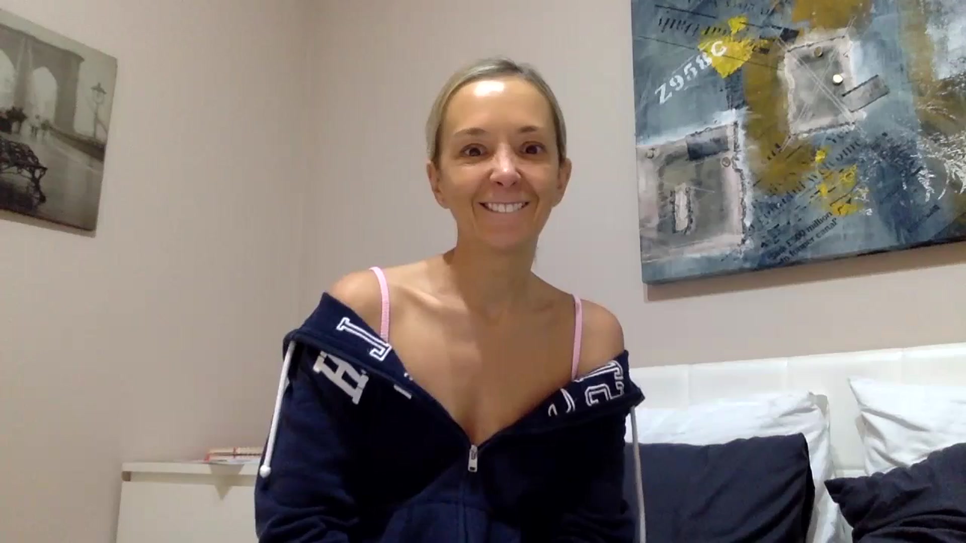 Gallery image thumbnail from Aimeee555's myfreecams stream on, 10/16/2023, 21:24 image 4 of 20