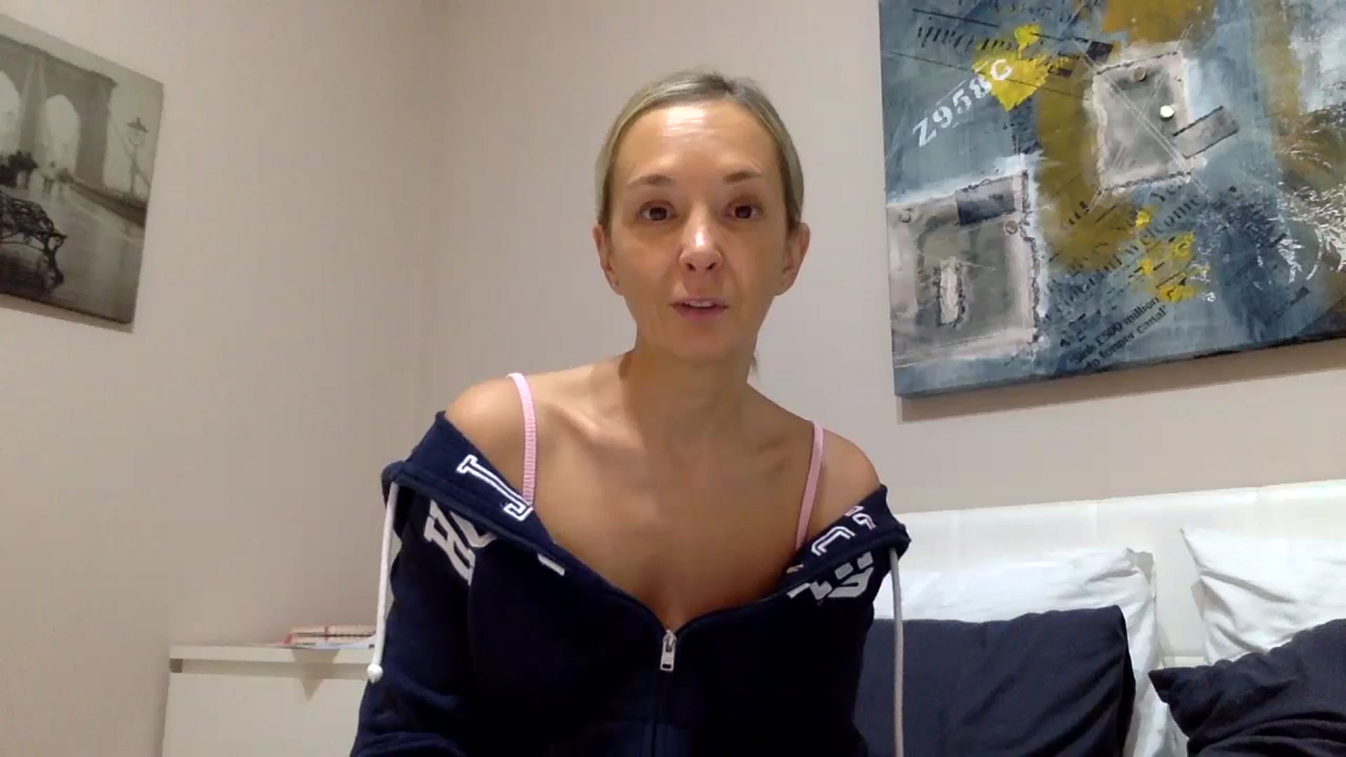 Gallery image thumbnail from Aimeee555's myfreecams stream on, 10/16/2023, 21:24 image 6 of 20