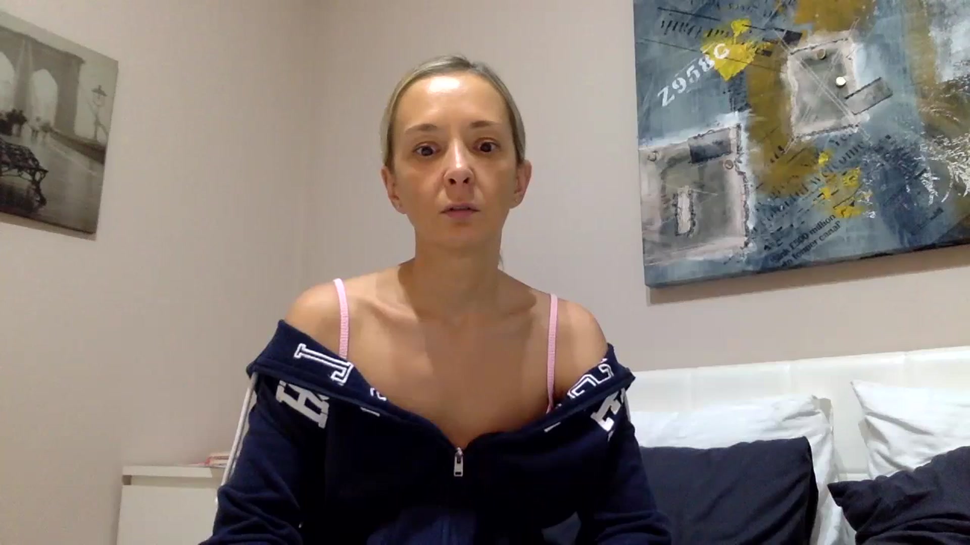 Gallery image thumbnail from Aimeee555's myfreecams stream on, 10/16/2023, 21:24 image 7 of 20