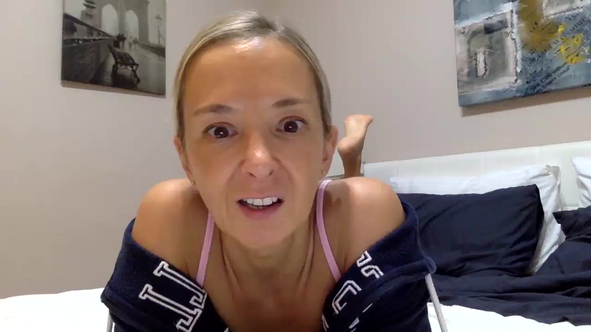 Gallery image thumbnail from Aimeee555's myfreecams stream on, 10/16/2023, 21:24 image 17 of 20