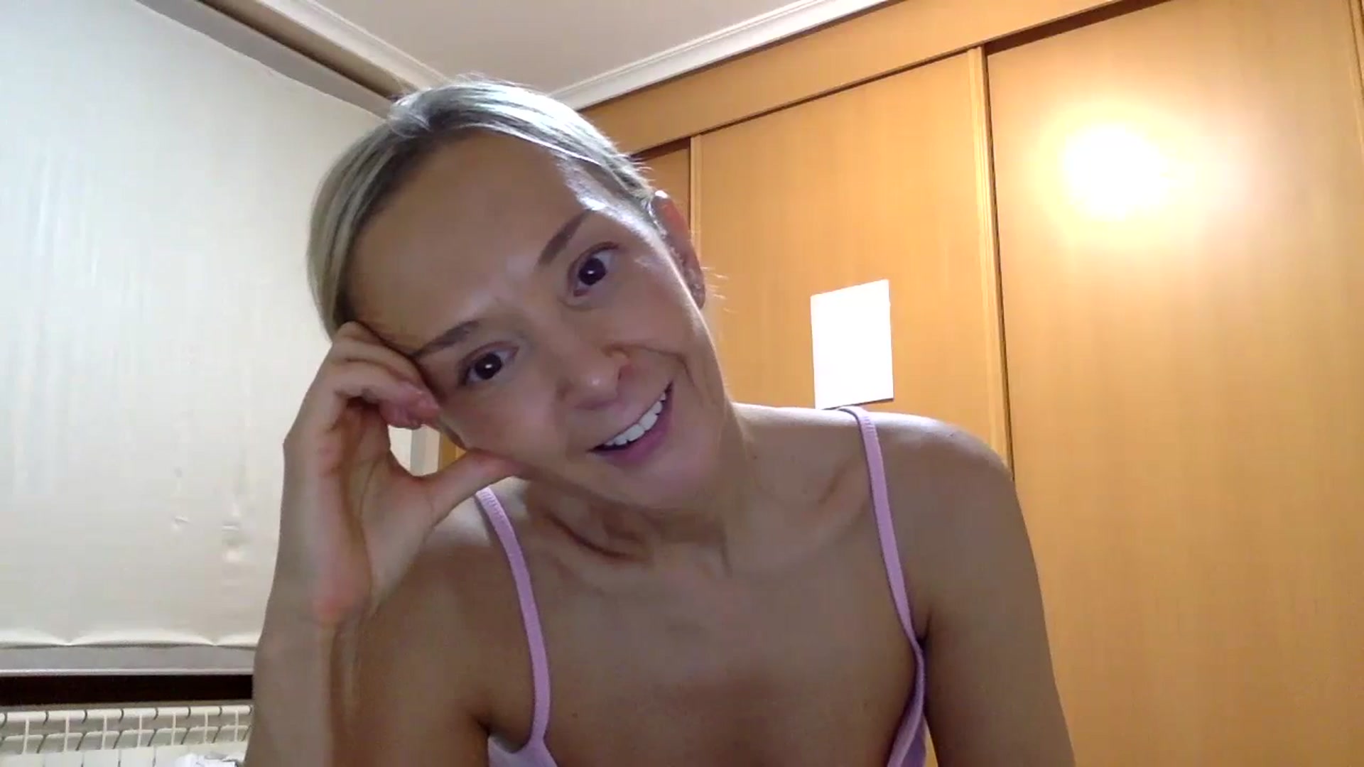 Gallery image thumbnail from Aimeee555's myfreecams stream on, 10/17/2023, 18:19 image 20 of 20