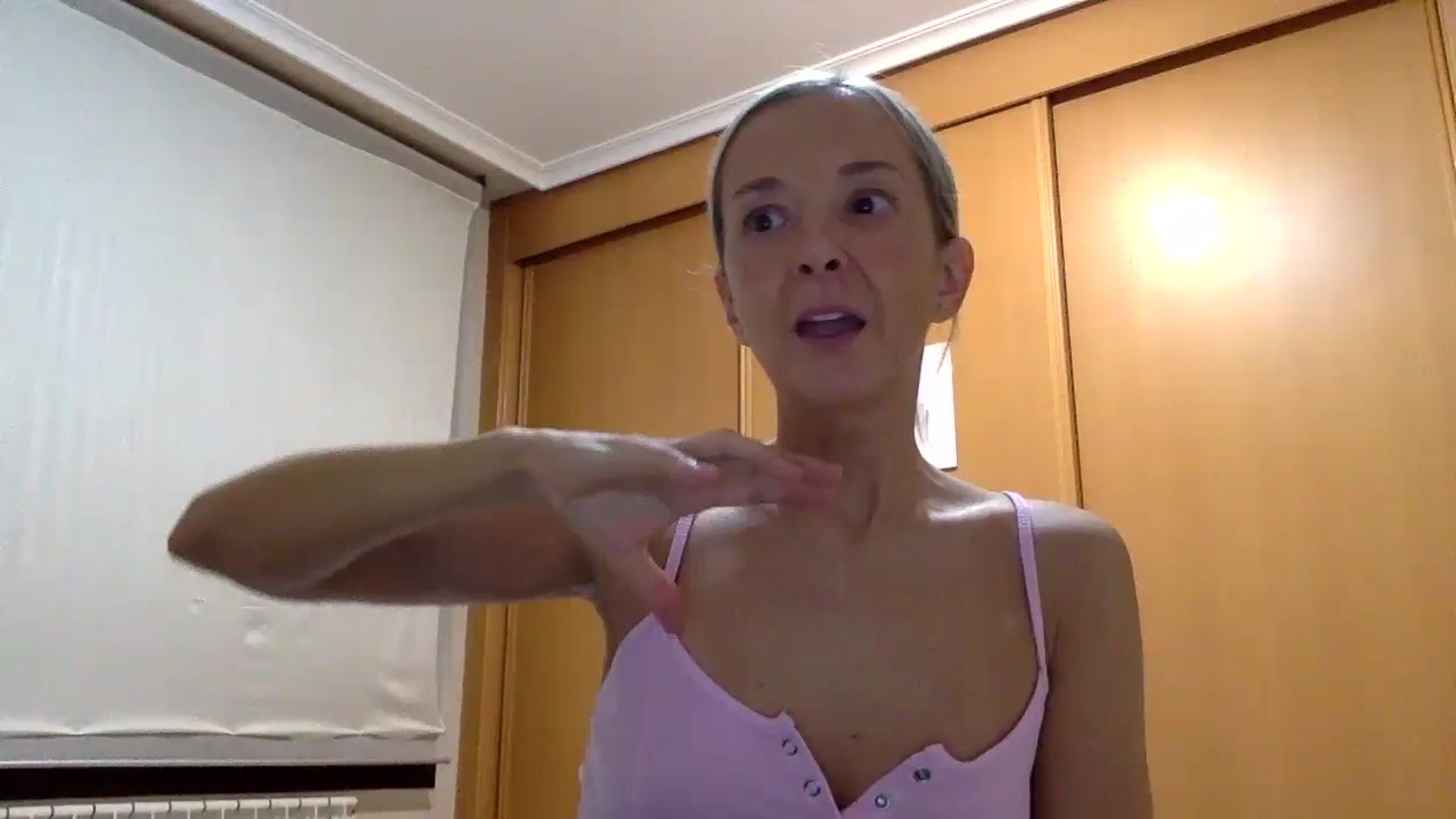 Gallery image thumbnail from Aimeee555's myfreecams stream on, 10/17/2023, 18:19 image 6 of 20