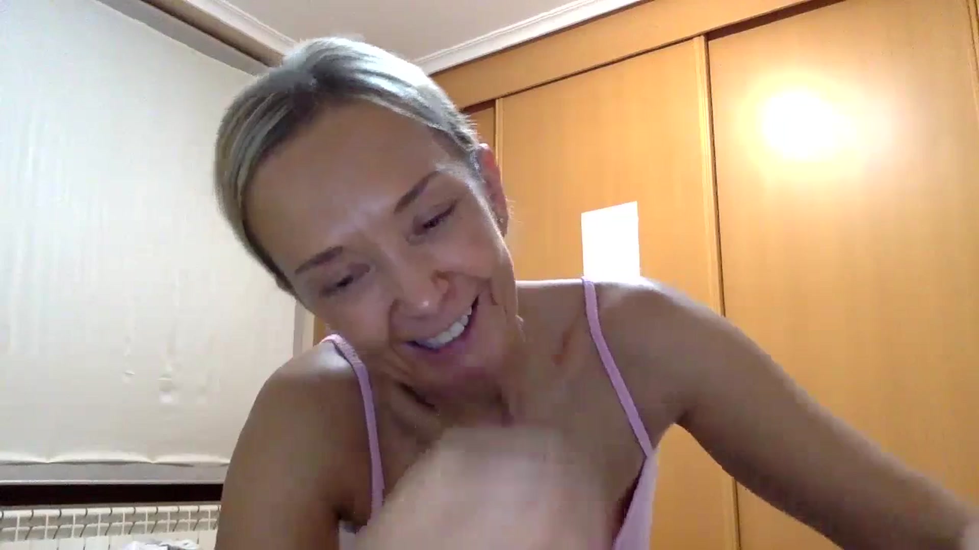 Gallery image thumbnail from Aimeee555's myfreecams stream on, 10/17/2023, 18:19 image 19 of 20