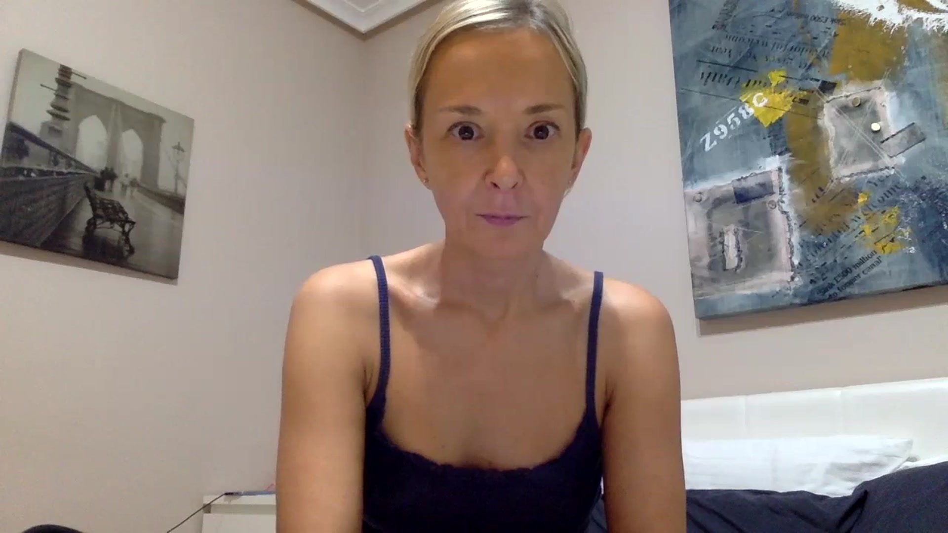 Gallery image thumbnail from Aimeee555's myfreecams stream on, 10/18/2023, 20:30 image 18 of 20