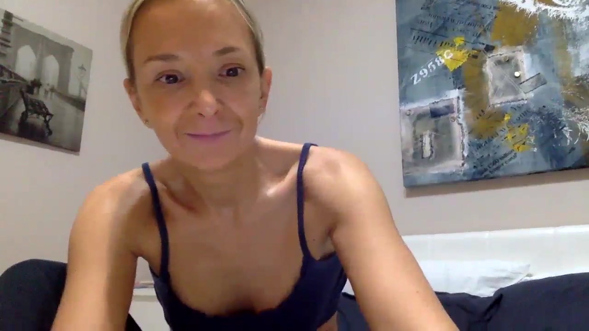 Gallery image thumbnail from Aimeee555's myfreecams stream on, 10/18/2023, 20:30 image 20 of 20