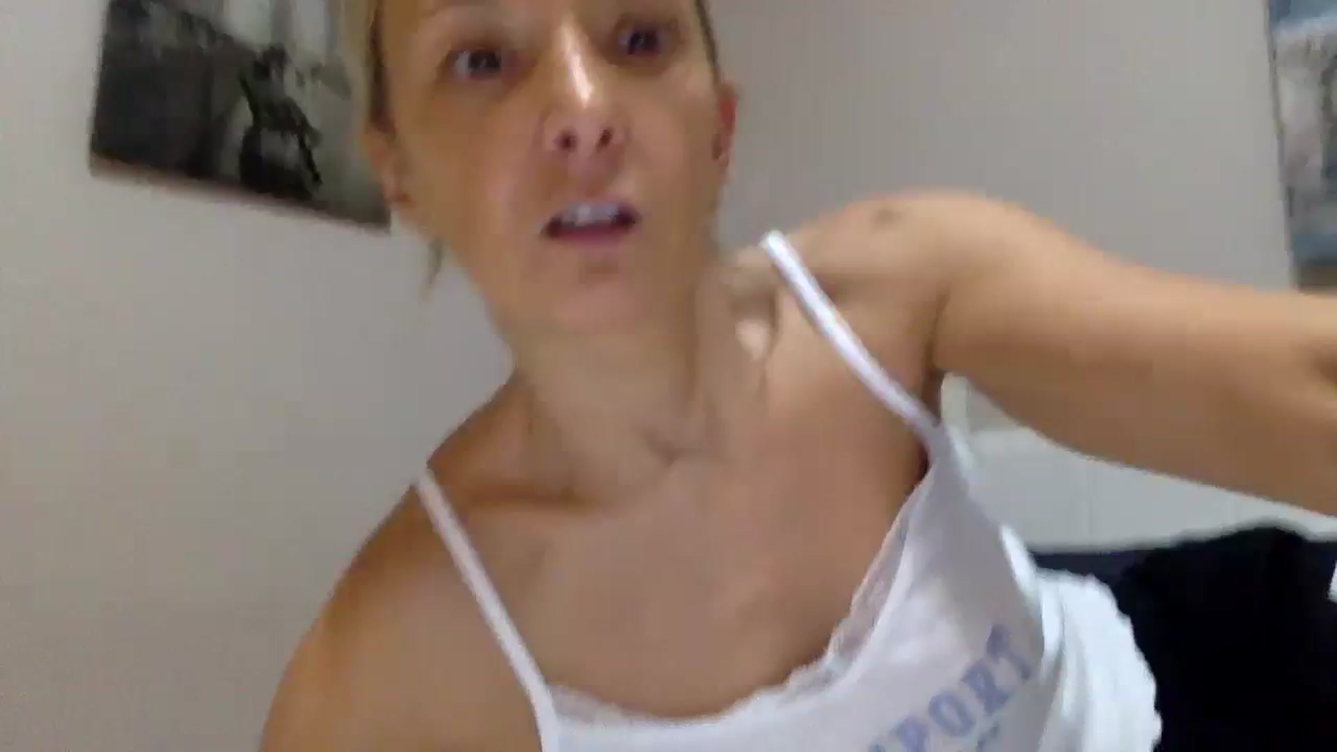 Gallery image thumbnail from Aimeee555's myfreecams stream on, 10/26/2023, 22:38 image 4 of 20