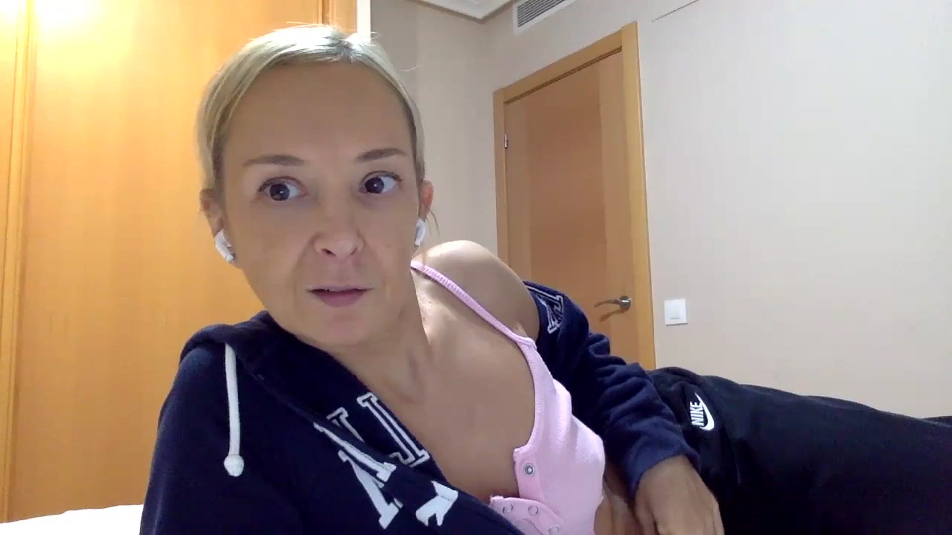 Gallery image thumbnail from Aimeee555's myfreecams stream on, 11/02/2023, 20:24 image 7 of 20