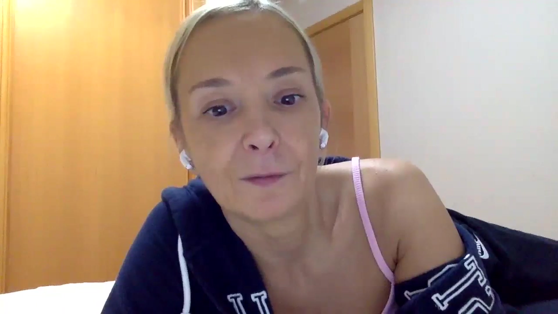 Gallery image thumbnail from Aimeee555's myfreecams stream on, 11/02/2023, 20:24 image 8 of 20