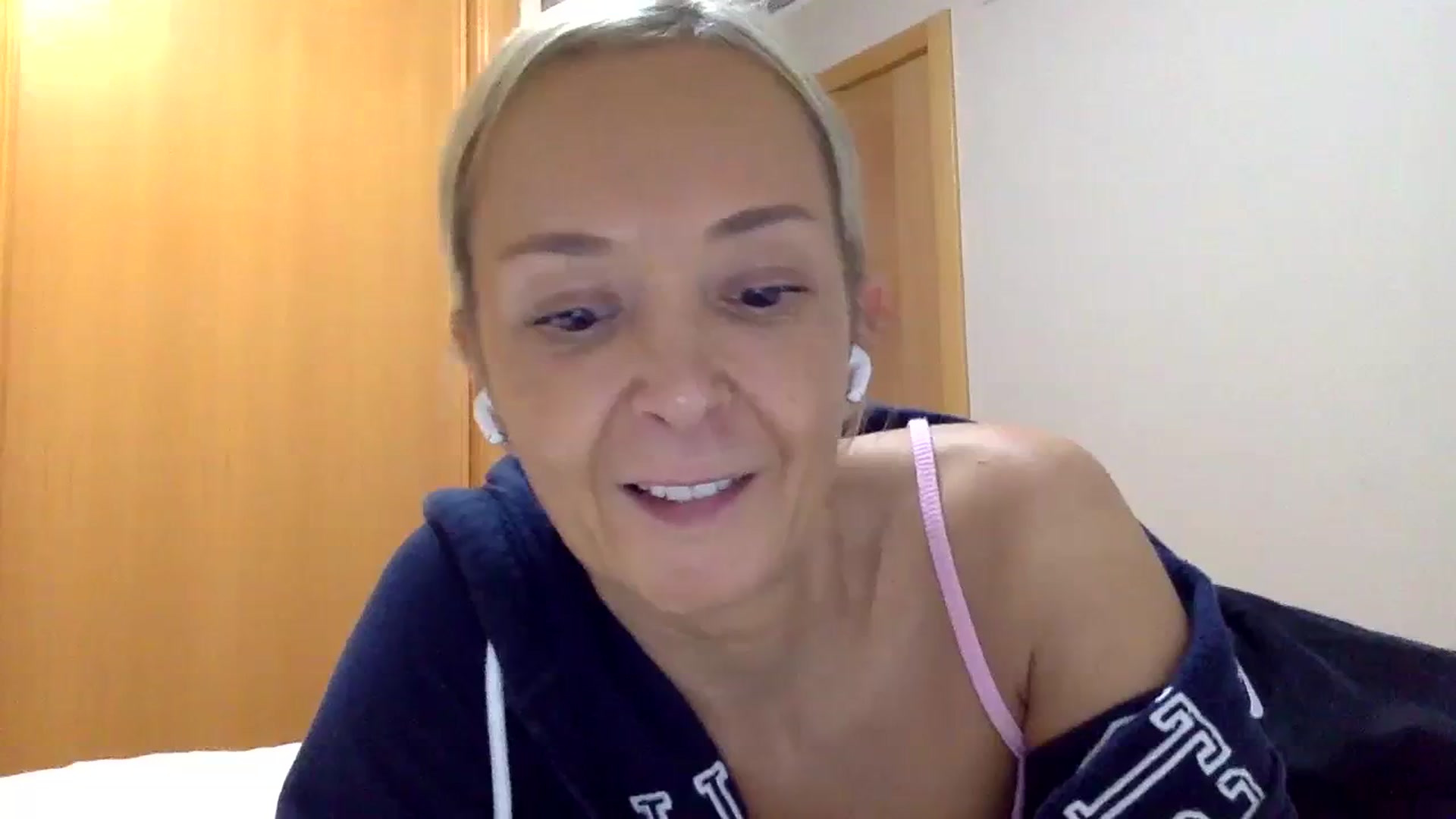 Gallery image thumbnail from Aimeee555's myfreecams stream on, 11/02/2023, 20:24 image 4 of 20