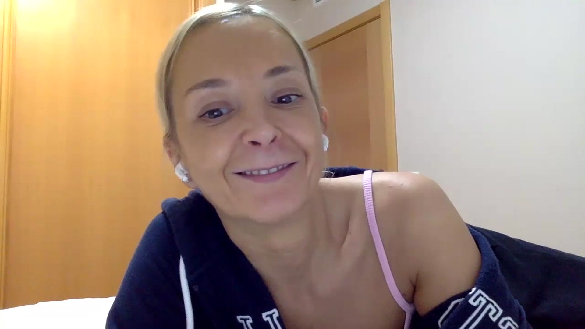 Gallery image thumbnail from Aimeee555's myfreecams stream on, 11/02/2023, 20:24 image 6 of 20
