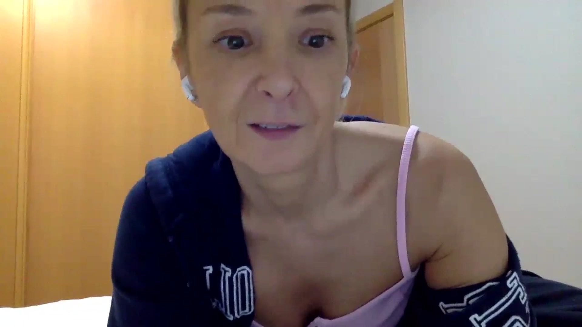 Gallery image thumbnail from Aimeee555's myfreecams stream on, 11/02/2023, 20:24 image 9 of 20
