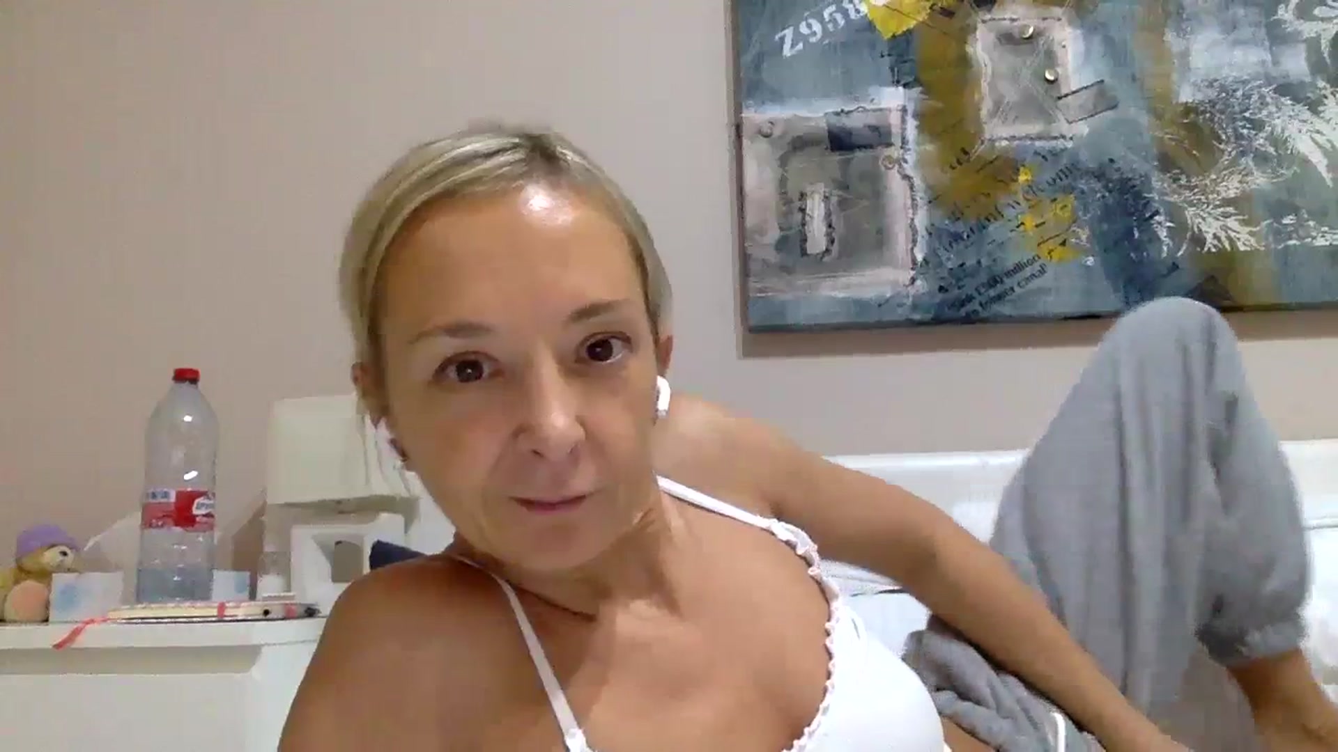 Gallery image thumbnail from Aimeee555's myfreecams stream on, 11/06/2023, 22:29 image 12 of 20