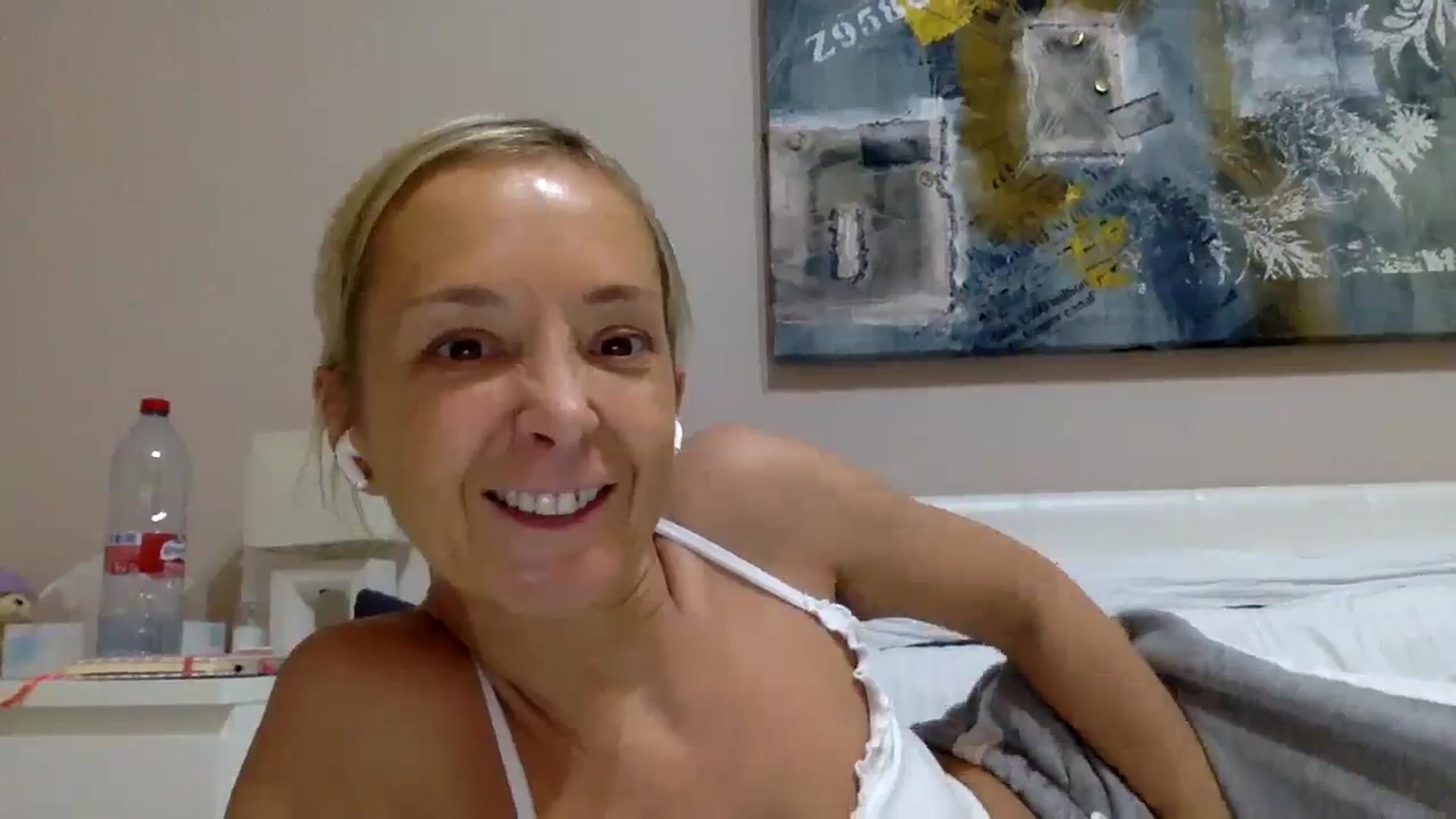 Gallery image thumbnail from Aimeee555's myfreecams stream on, 11/06/2023, 22:29 image 15 of 20
