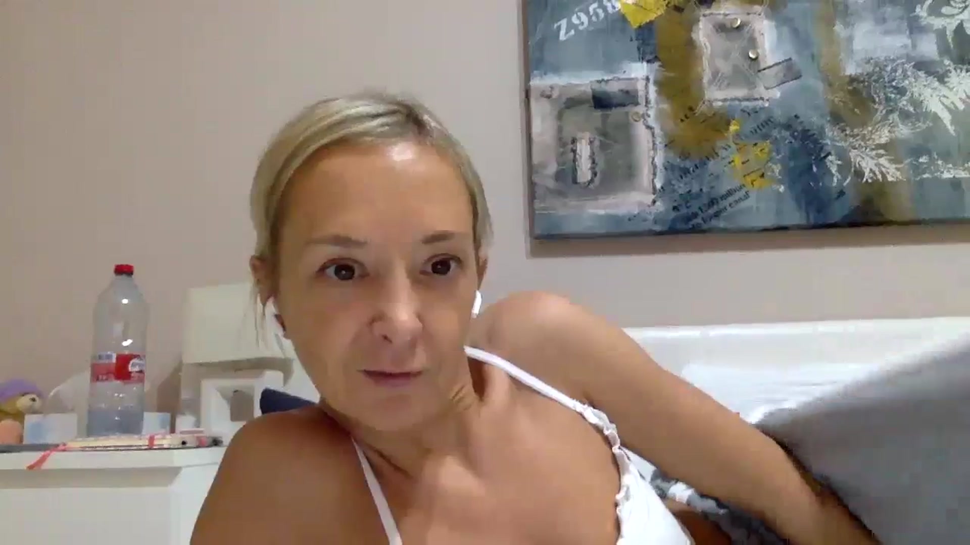 Gallery image thumbnail from Aimeee555's myfreecams stream on, 11/06/2023, 22:29 image 7 of 20
