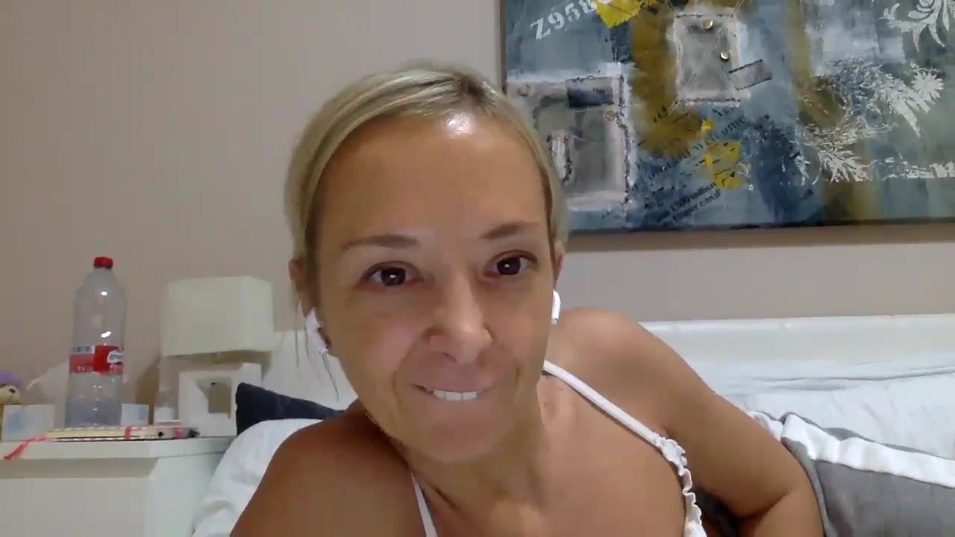 Gallery image thumbnail from Aimeee555's myfreecams stream on, 11/06/2023, 22:29 image 14 of 20