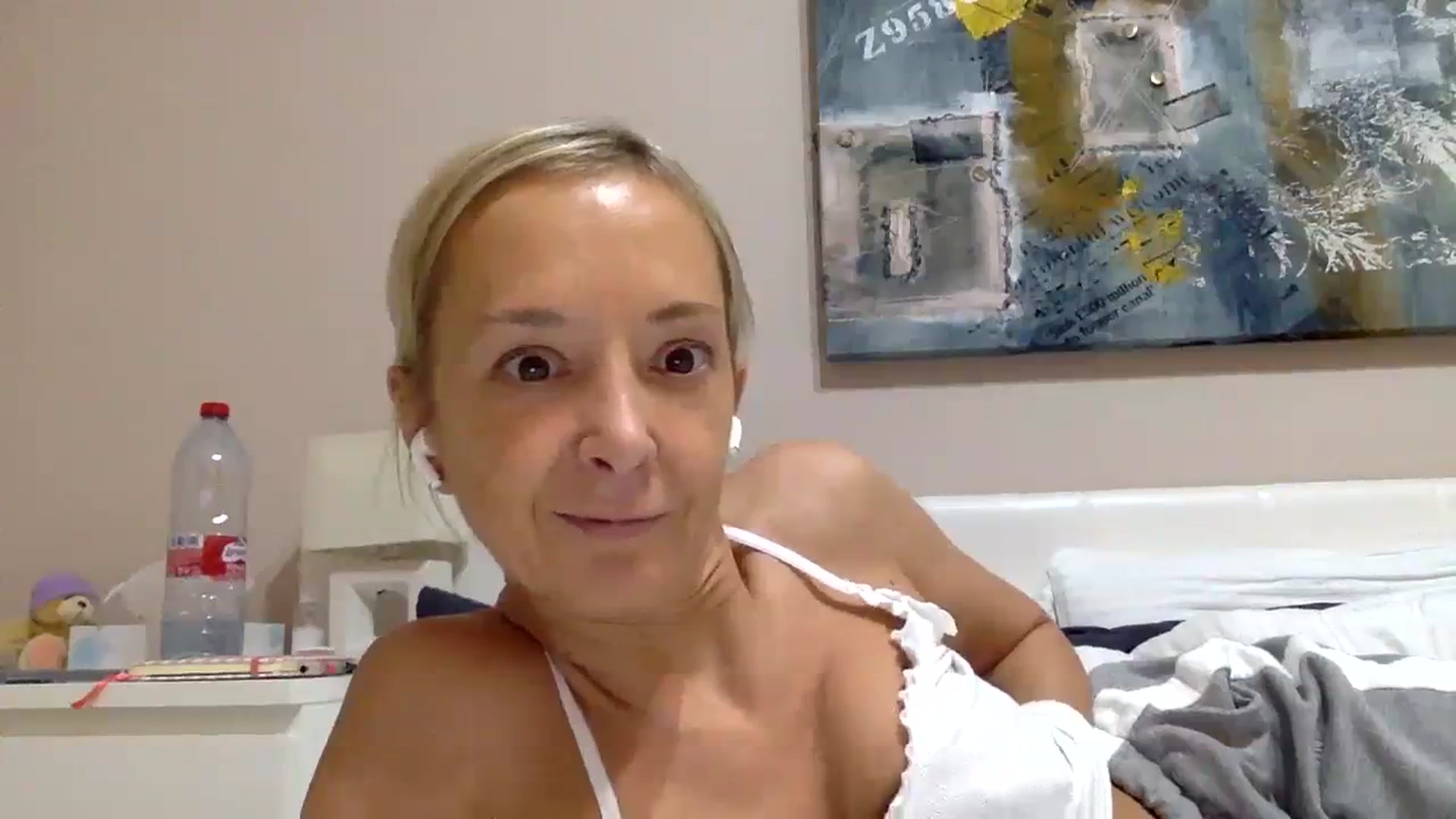 Gallery image thumbnail from Aimeee555's myfreecams stream on, 11/06/2023, 22:29 image 10 of 20