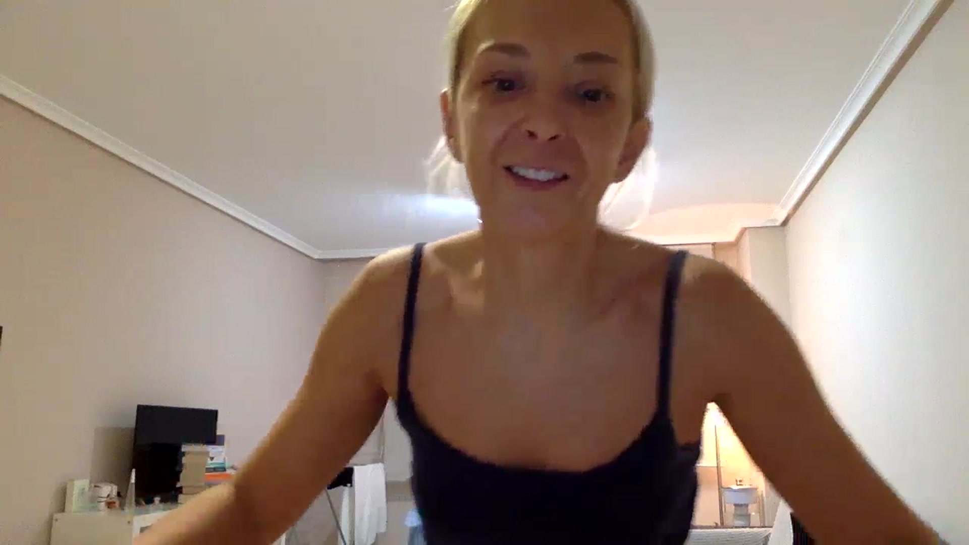 Gallery image thumbnail from Aimeee555's myfreecams stream on, 11/10/2023, 22:38 image 6 of 20