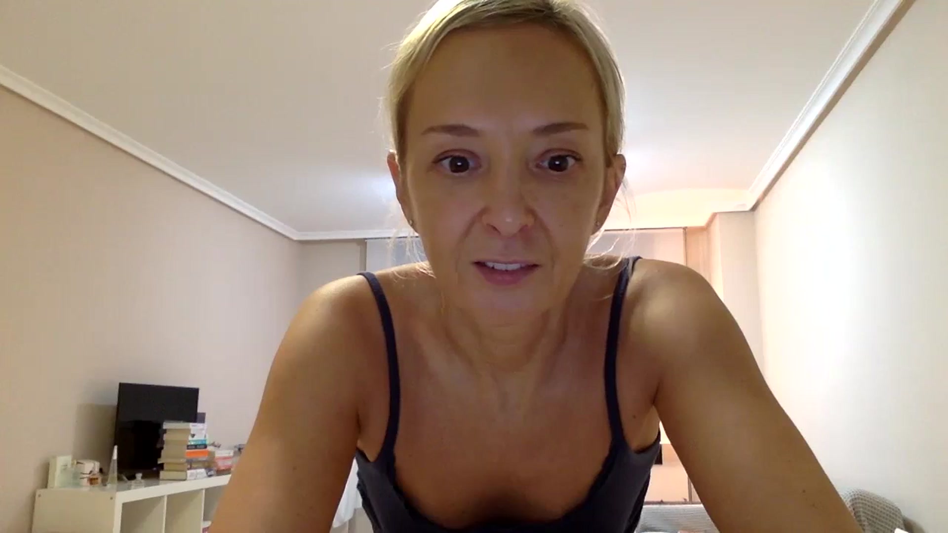 Gallery image thumbnail from Aimeee555's myfreecams stream on, 11/10/2023, 22:38 image 7 of 20