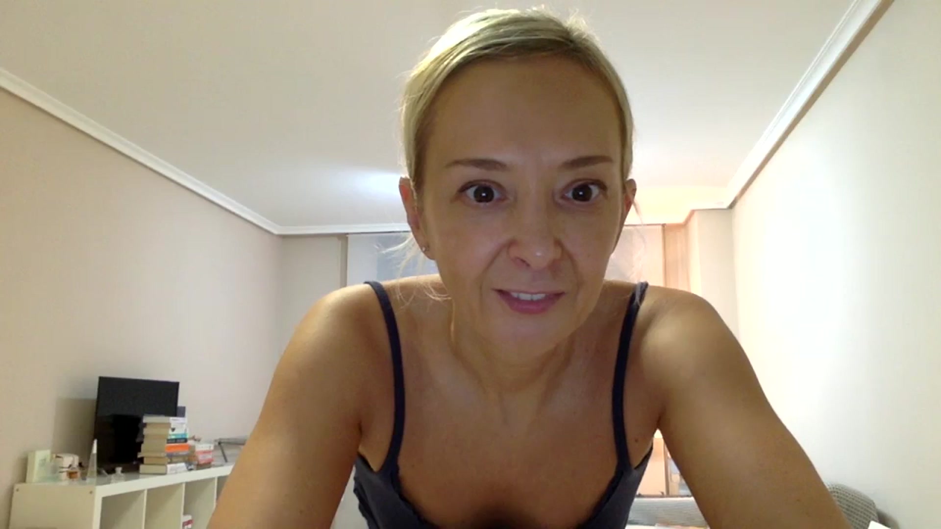 Gallery image thumbnail from Aimeee555's myfreecams stream on, 11/10/2023, 22:38 image 16 of 20