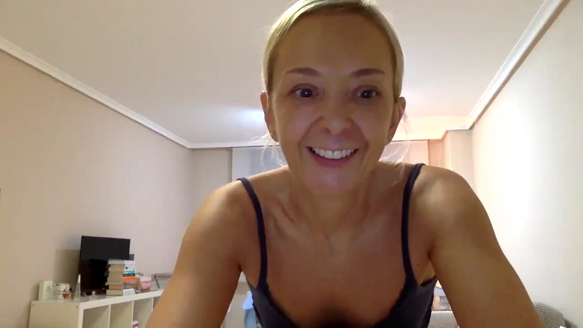 Gallery image thumbnail from Aimeee555's myfreecams stream on, 11/10/2023, 22:38 image 8 of 20