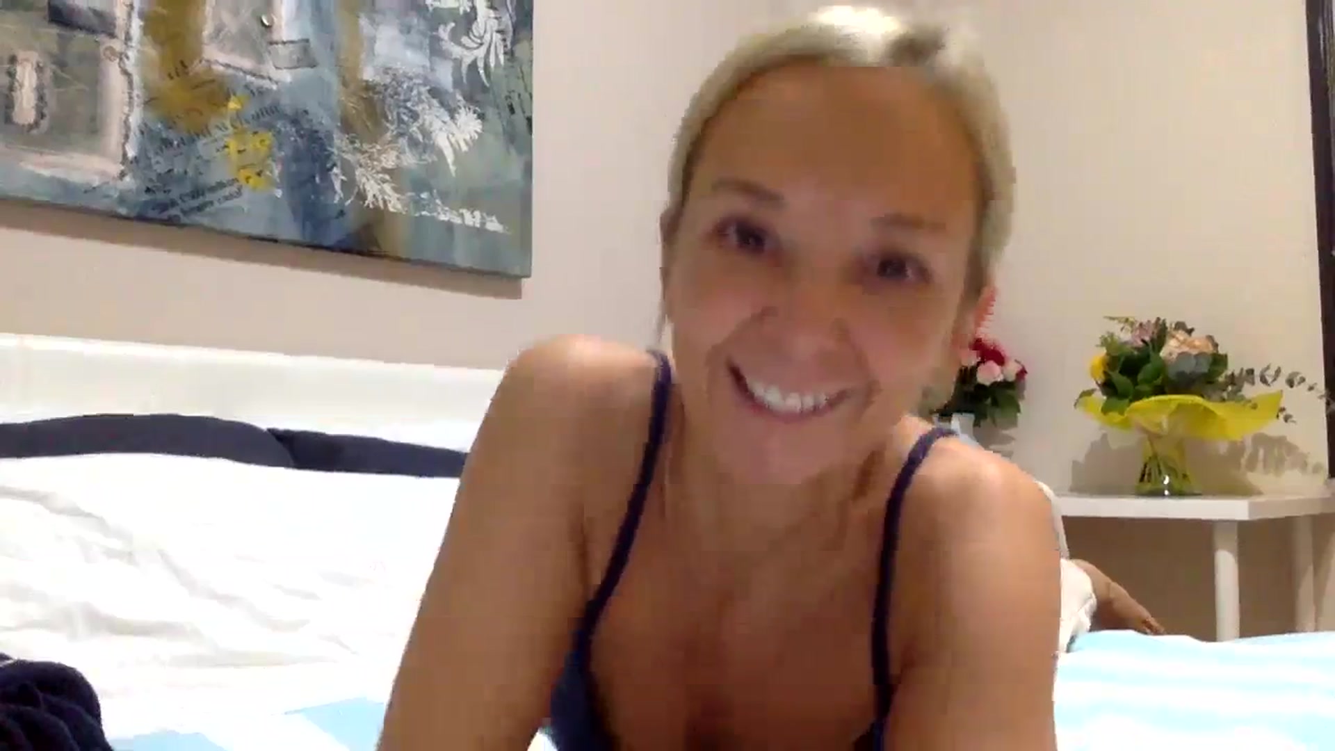 Gallery image thumbnail from Aimeee555's myfreecams stream on, 11/11/2023, 23:38 image 4 of 20