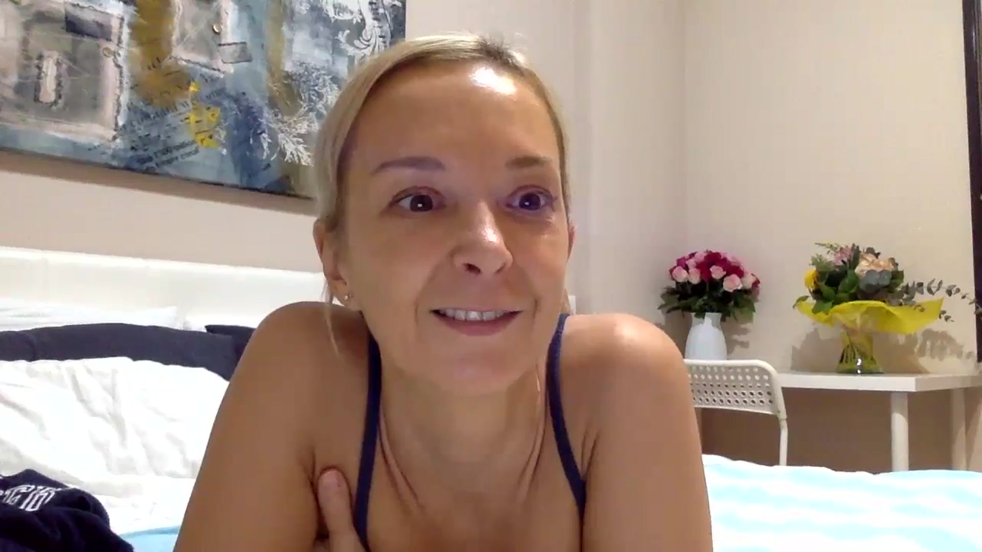 Gallery image thumbnail from Aimeee555's myfreecams stream on, 11/12/2023, 24:01 image 16 of 20