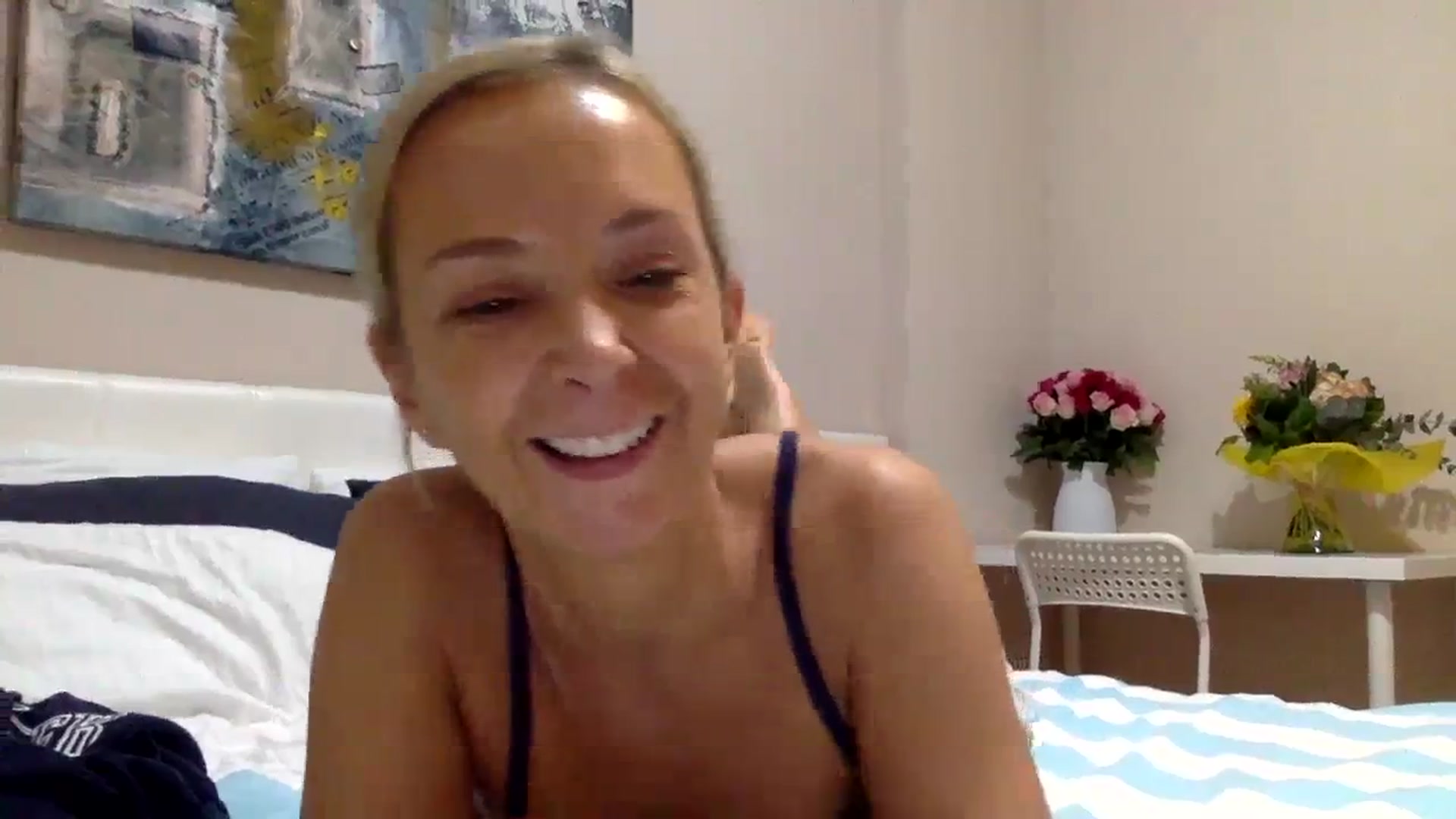 Gallery image thumbnail from Aimeee555's myfreecams stream on, 11/12/2023, 24:01 image 10 of 20