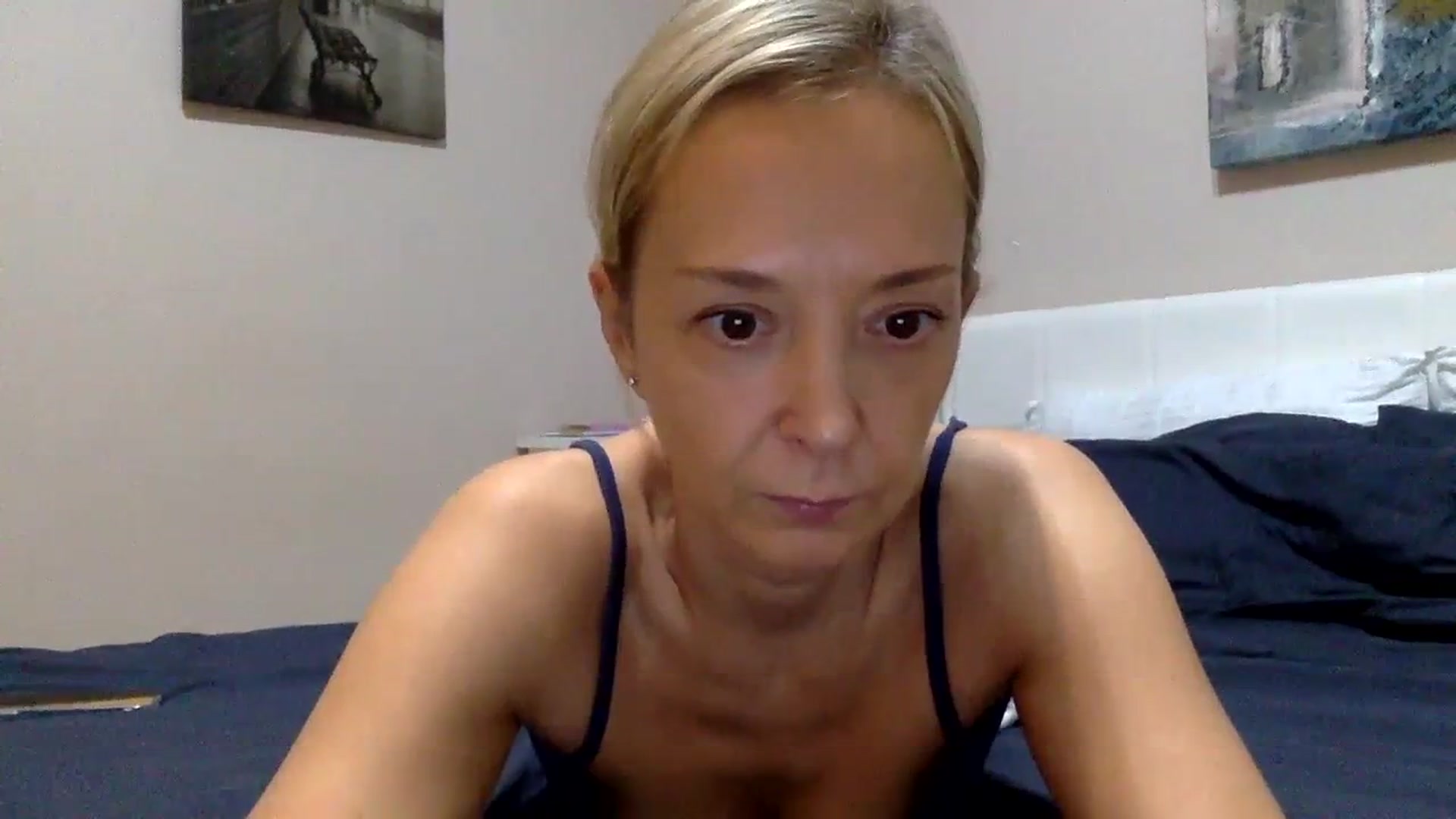 Gallery image thumbnail from Aimeee555's myfreecams stream on, 11/20/2023, 20:33 image 11 of 20
