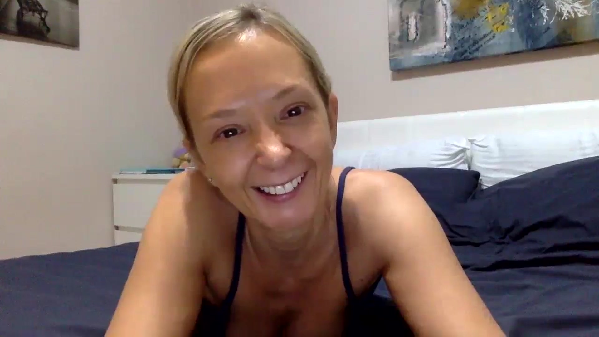 Gallery image thumbnail from Aimeee555's myfreecams stream on, 11/21/2023, 18:33 image 14 of 20