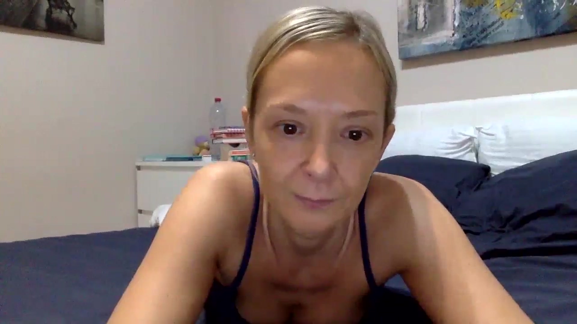 Gallery image thumbnail from Aimeee555's myfreecams stream on, 11/21/2023, 18:33 image 2 of 20