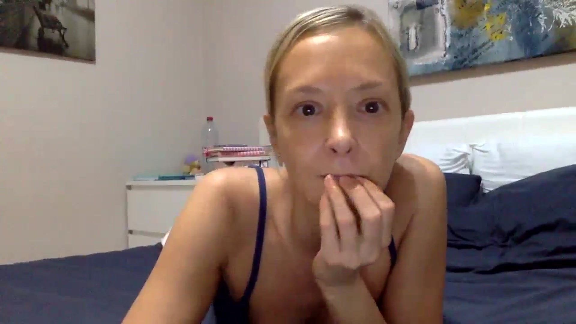 Gallery image thumbnail from Aimeee555's myfreecams stream on, 11/21/2023, 18:33 image 12 of 20
