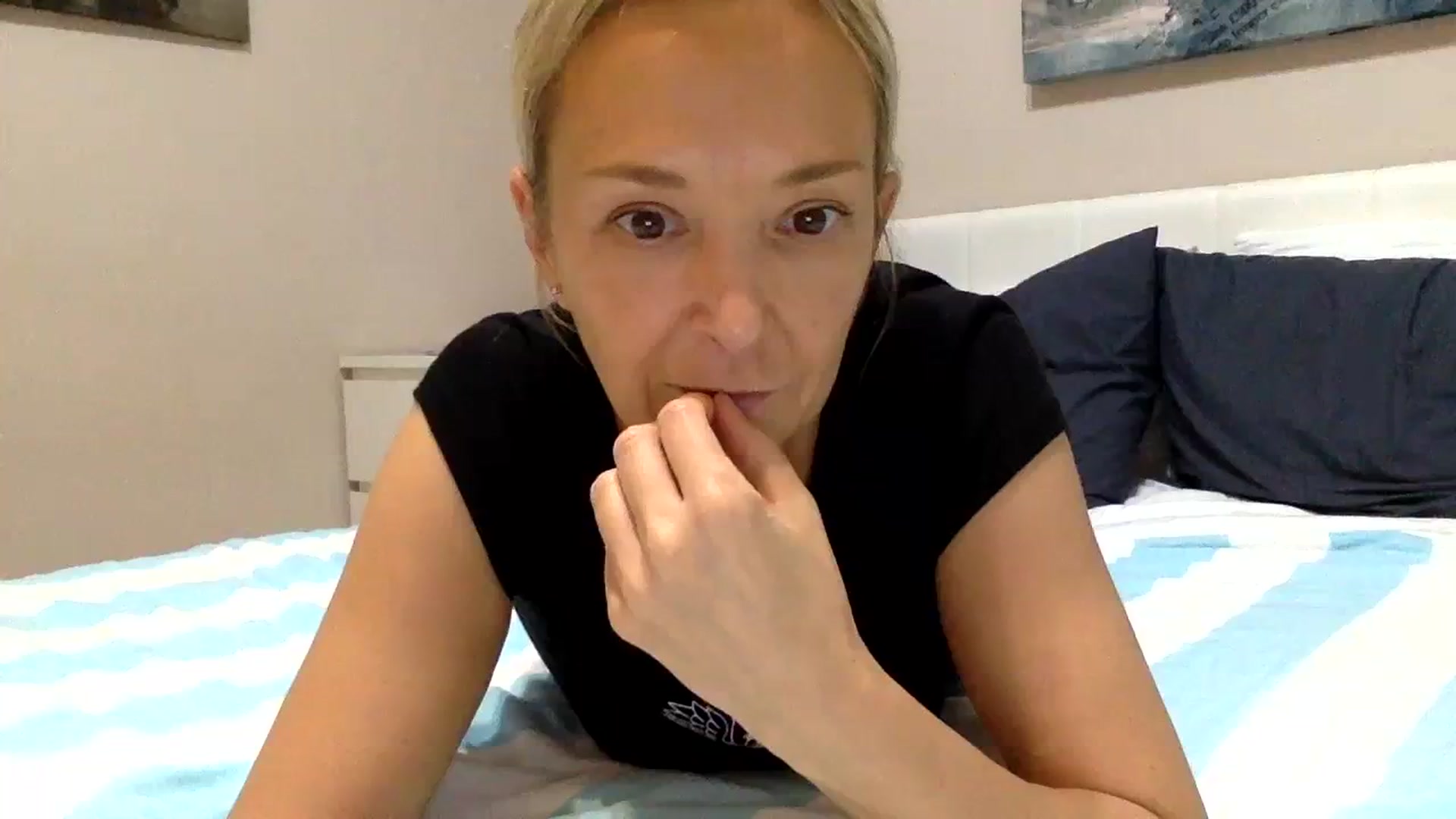 Gallery image thumbnail from Aimeee555's myfreecams stream on, 11/29/2023, 22:06 image 17 of 20