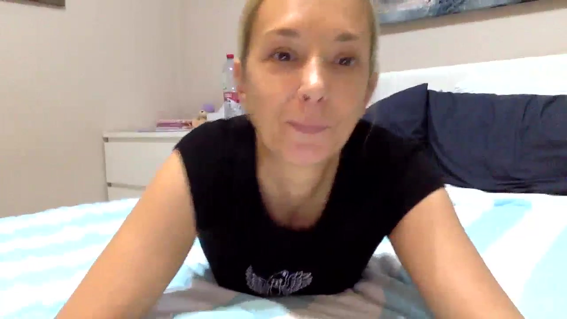 Gallery image thumbnail from Aimeee555's myfreecams stream on, 11/29/2023, 22:06 image 10 of 20