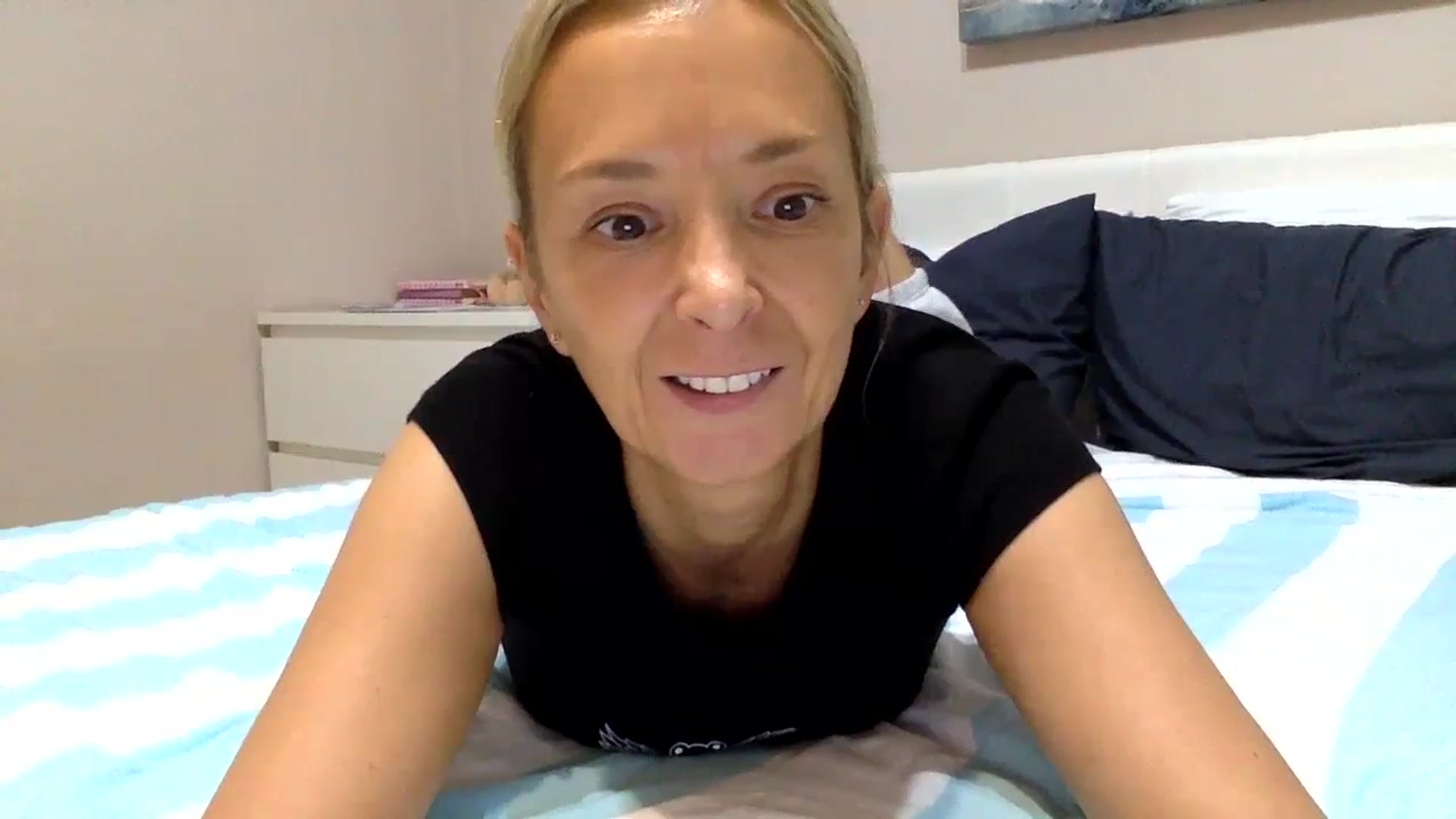 Gallery image thumbnail from Aimeee555's myfreecams stream on, 11/29/2023, 22:06 image 11 of 20