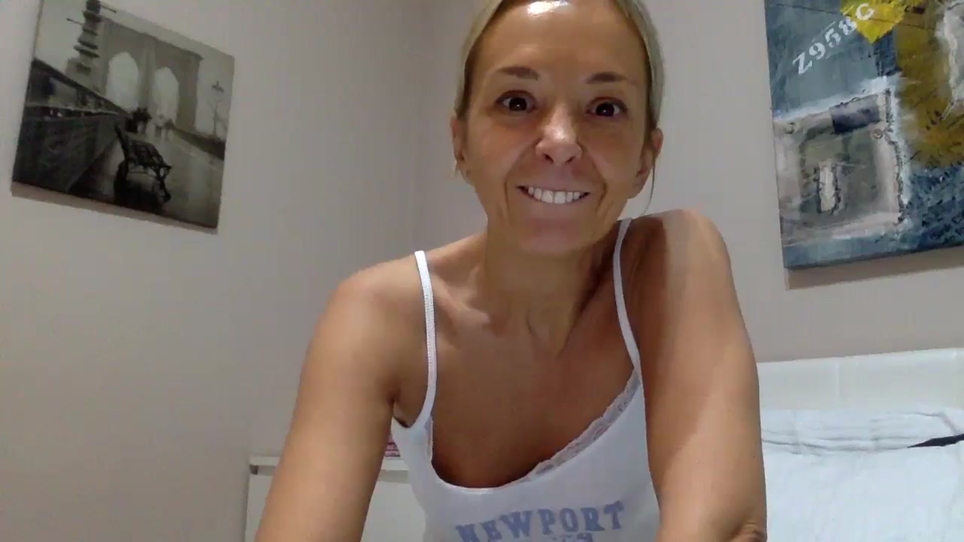 Gallery image thumbnail from Aimeee555's myfreecams stream on, 12/04/2023, 22:14 image 8 of 20
