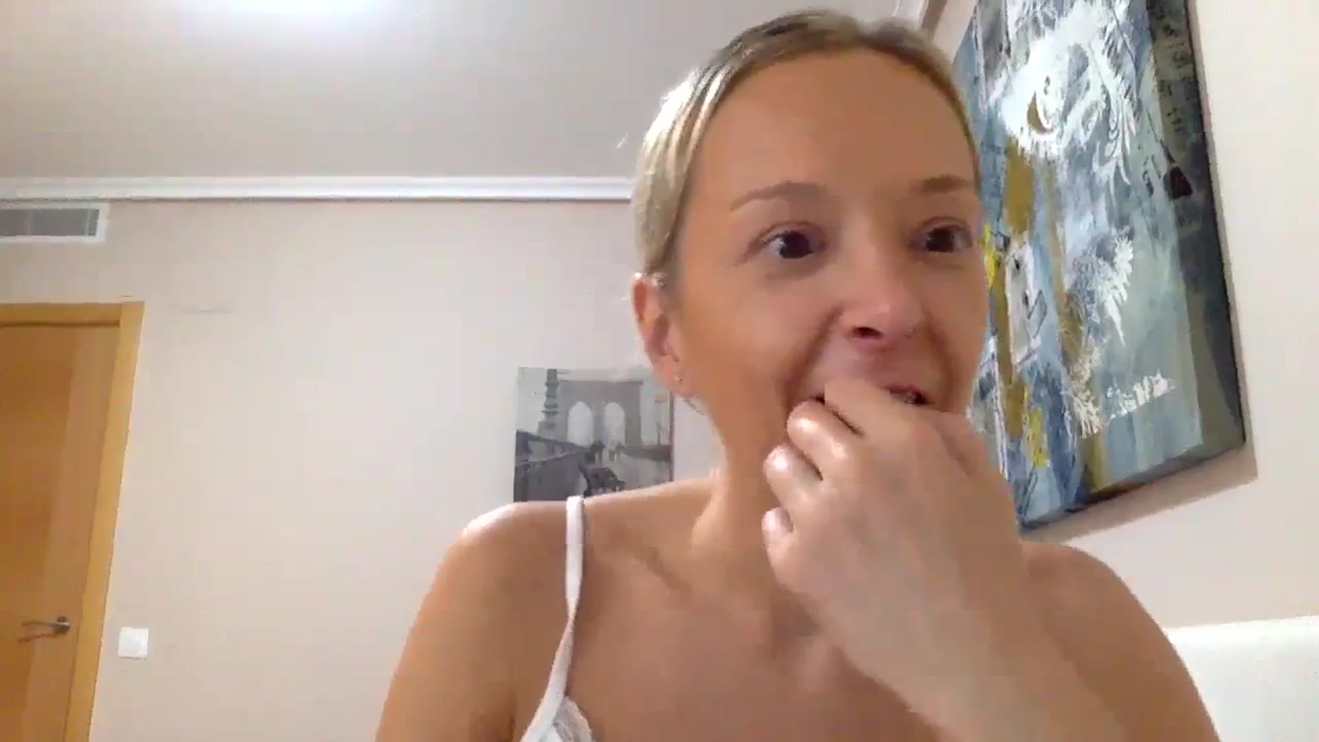 Gallery image thumbnail from Aimeee555's myfreecams stream on, 12/22/2023, 15:24 image 3 of 20