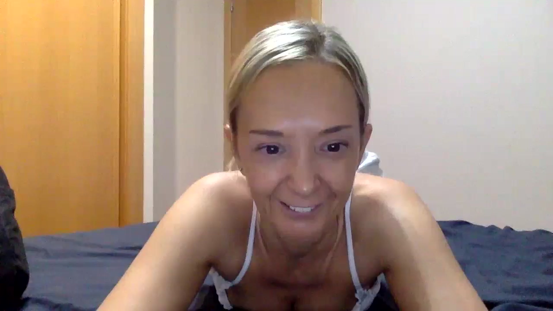 Gallery image thumbnail from Aimeee555's myfreecams stream on, 12/23/2023, 22:07 image 7 of 20