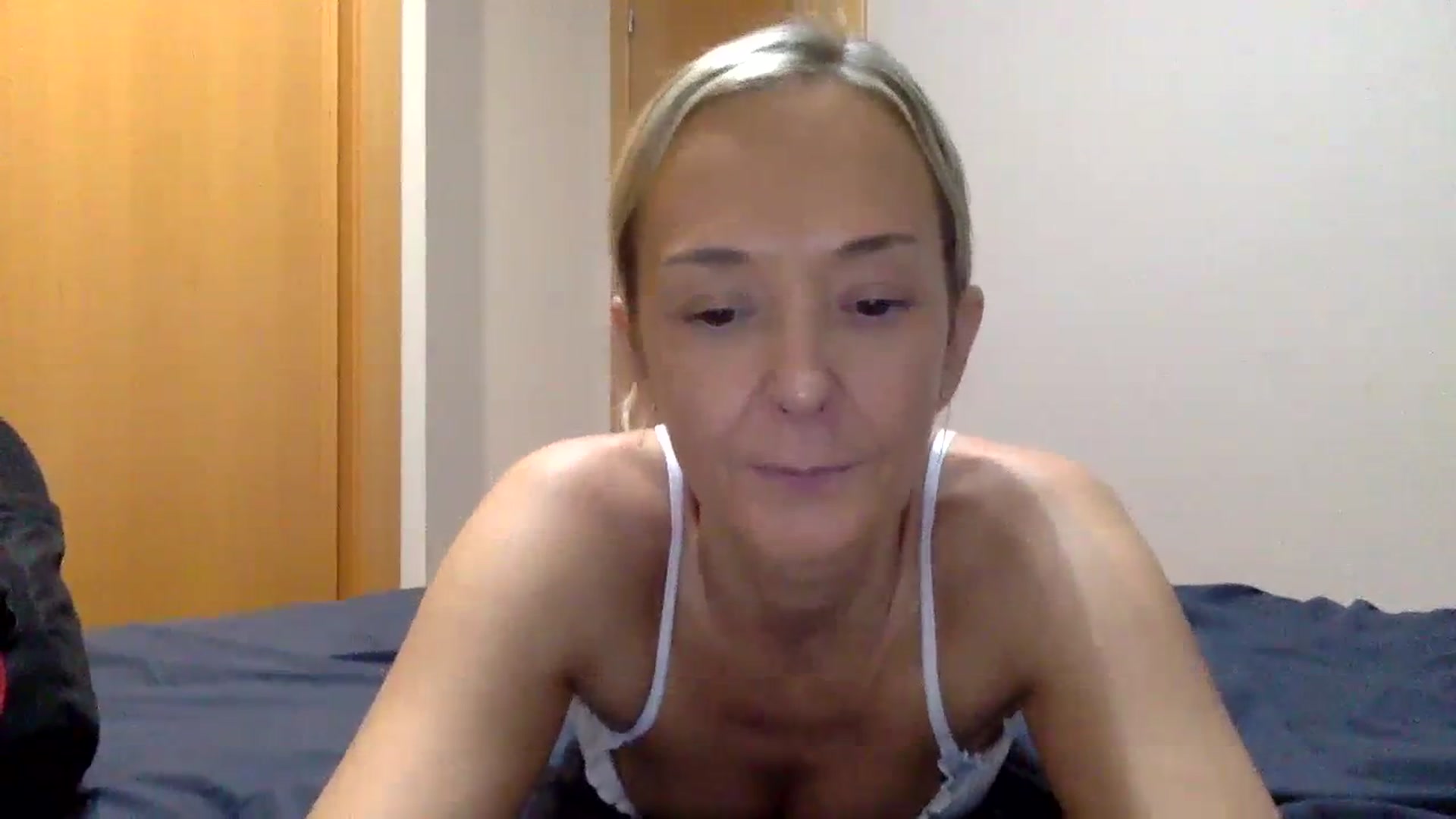 Gallery image thumbnail from Aimeee555's myfreecams stream on, 12/23/2023, 22:07 image 5 of 20