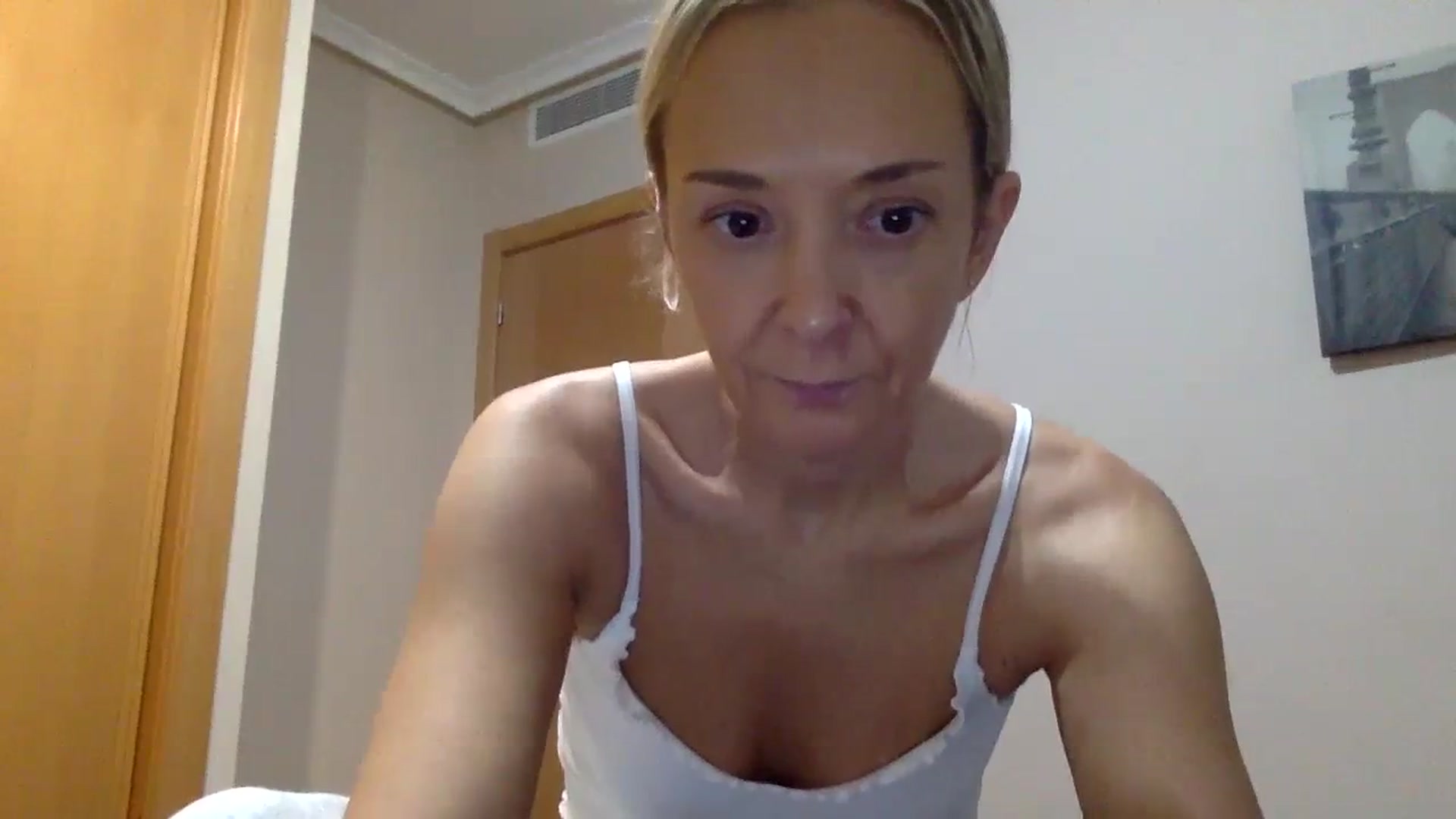 Gallery image thumbnail from Aimeee555's myfreecams stream on, 12/23/2023, 22:07 image 18 of 20