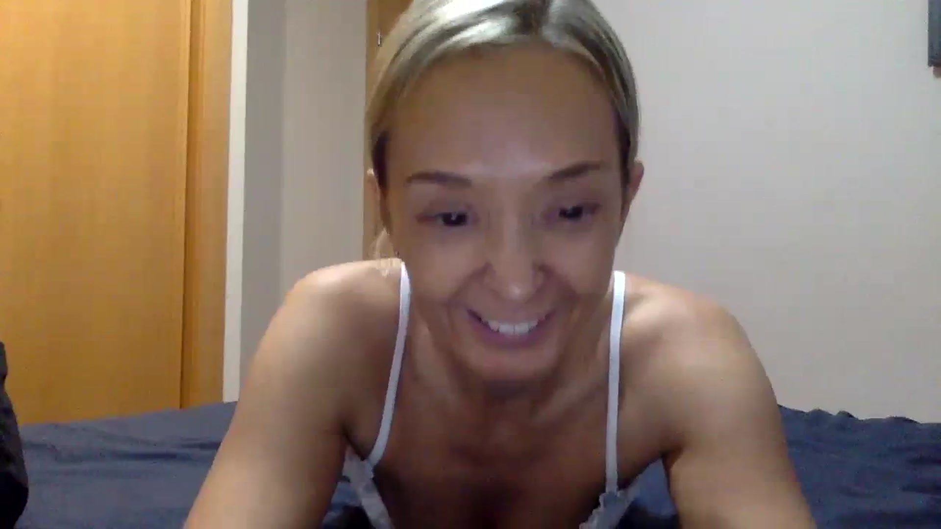 Gallery image thumbnail from Aimeee555's myfreecams stream on, 12/23/2023, 22:07 image 9 of 20