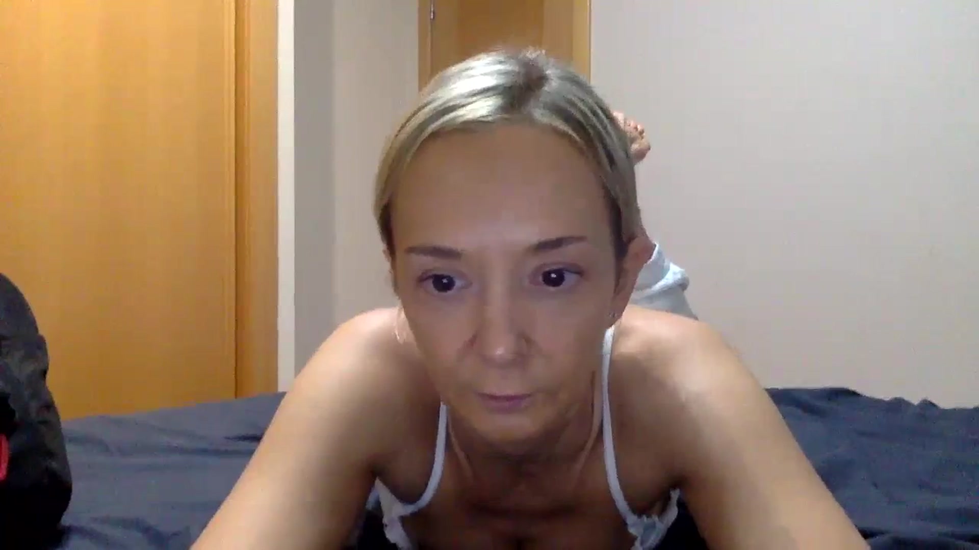 Gallery image thumbnail from Aimeee555's myfreecams stream on, 12/23/2023, 22:07 image 4 of 20