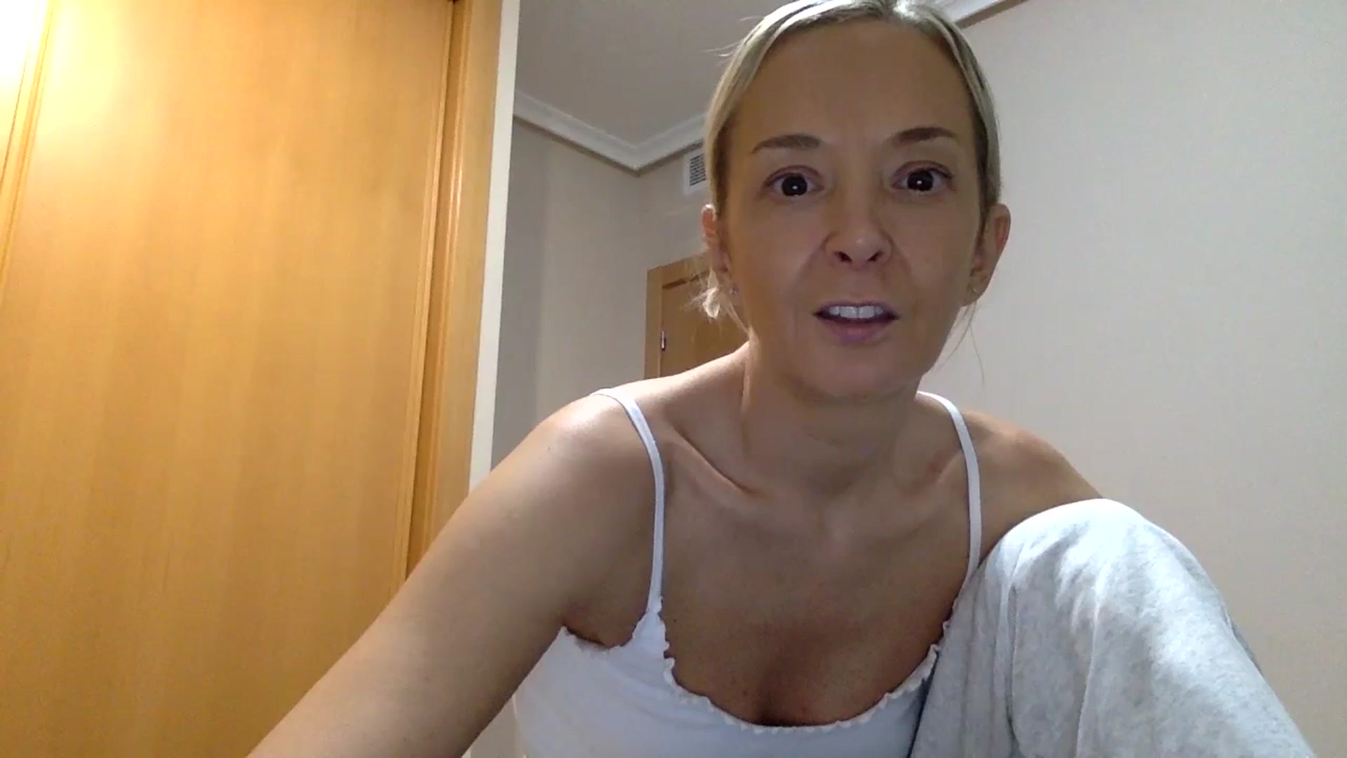 Gallery image thumbnail from Aimeee555's myfreecams stream on, 12/23/2023, 22:27 image 9 of 20