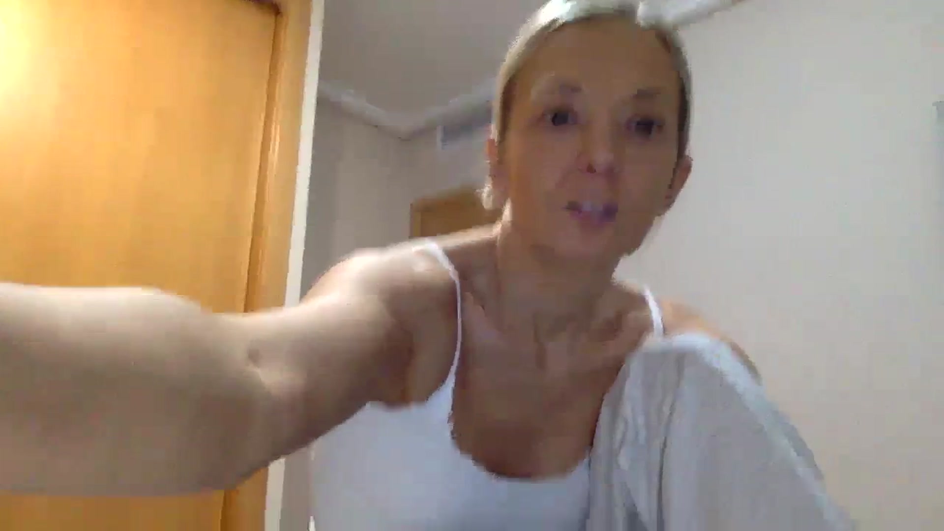 Gallery image thumbnail from Aimeee555's myfreecams stream on, 12/23/2023, 22:27 image 5 of 20
