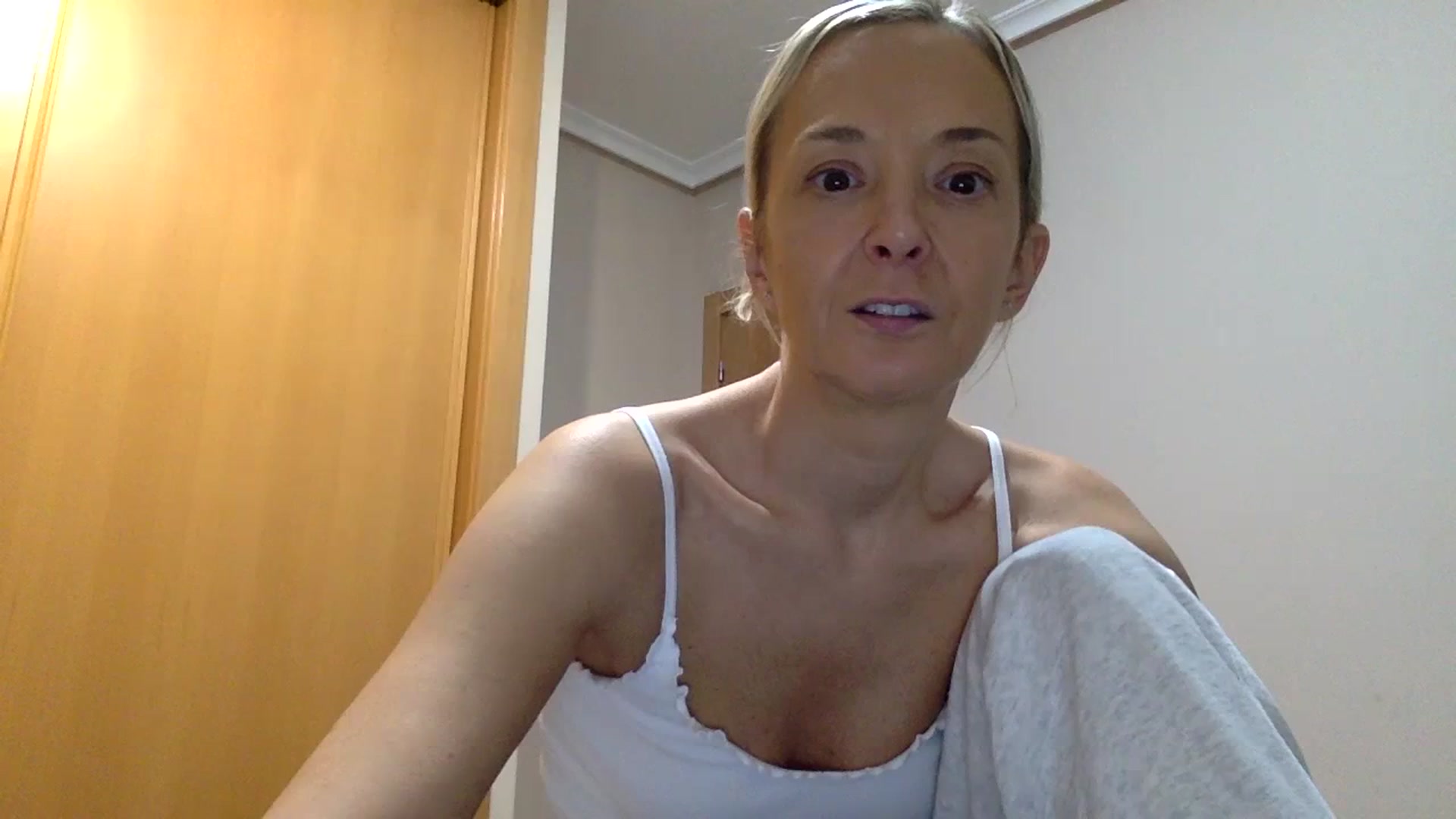 Gallery image thumbnail from Aimeee555's myfreecams stream on, 12/23/2023, 22:27 image 8 of 20