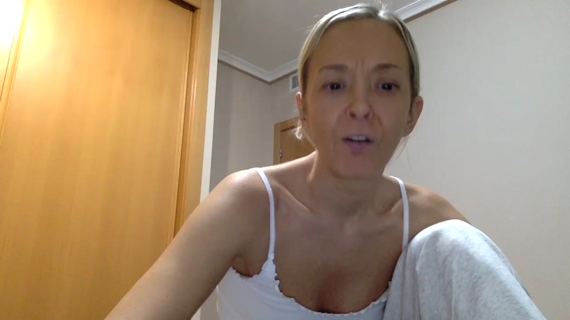 Gallery image thumbnail from Aimeee555's myfreecams stream on, 12/23/2023, 22:27 image 10 of 20