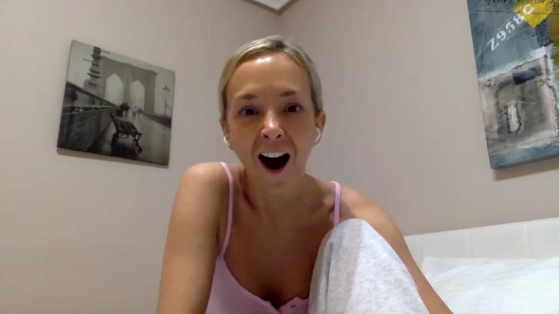 Gallery image thumbnail from Aimeee555's myfreecams stream on, 12/25/2023, 23:06 image 10 of 20